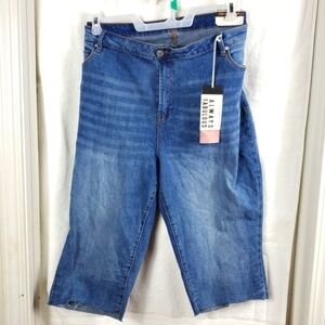 Almost Famous Mid Rise Size 24 Capri Jeans NWTG